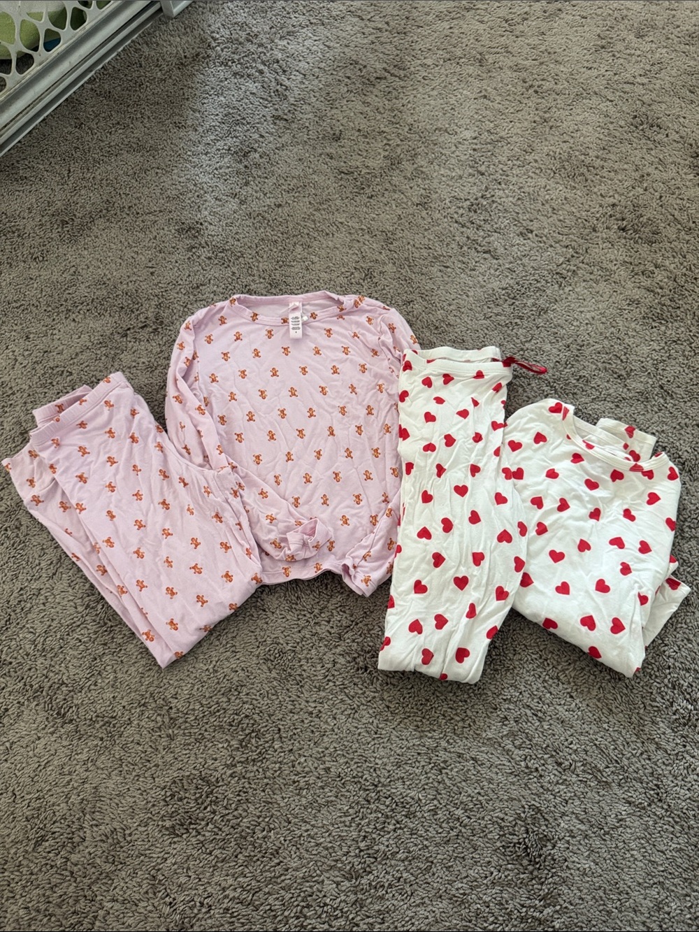 SKIMS Girls Two-Piece Pajama Sets - Pink Gingerbread & White Heart Print